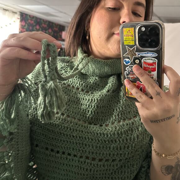 Vintage Handmade Crochet Knit Cozy Poncho Fringe Green Small - Picture 4 of 4